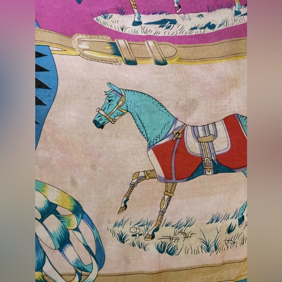Hermes Scarf/Shawl. ‘Couvertures et Tenues de Jour’. 100% Silk. Made in France. - Picture 14 of 16
